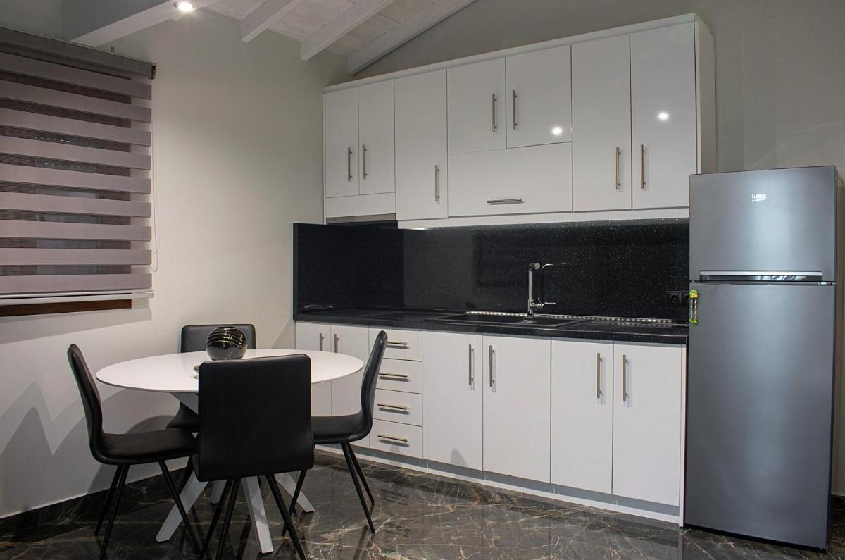 Stamos Apartments And Studios Вурвуру Номер фото